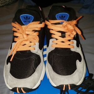 Adidas falcon women's 6.5 multi color